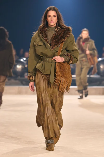 Look 14